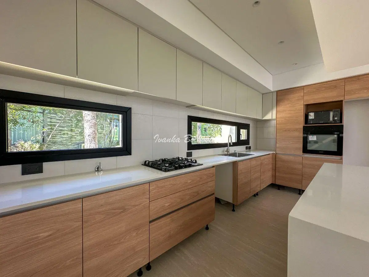 Venta Casa de 340 m2 con 4 dormitorios Costa Esmeralda a estrenar 5