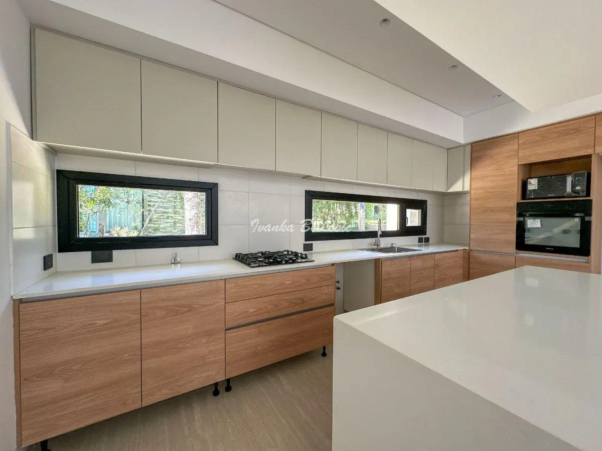 Venta Casa de 340 m2 con 4 dormitorios Costa Esmeralda a estrenar 4