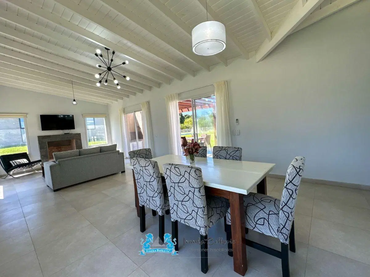 Casa Con 120 M2 Y 3 Dorm. En Venta Valor De Mercado Costa Esmeralda 3