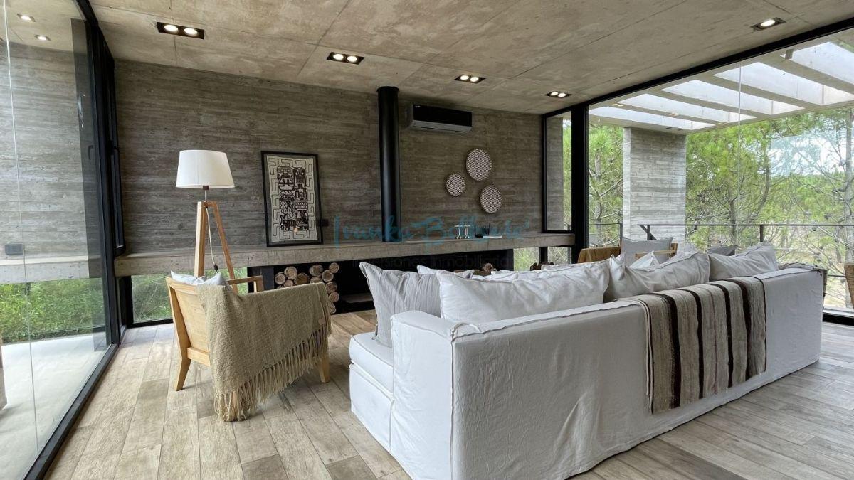 Foto de Venta Casa Estilo Hormigón Visto - Costa Esmeralda a Pasos del Mar, imagen 1