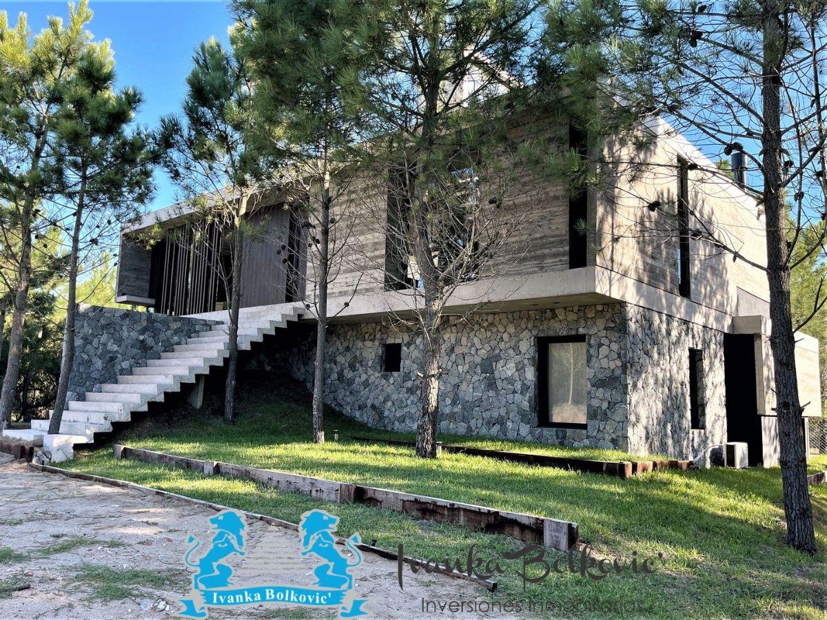 Venta Casa Estilo Hormigón Visto - Costa Esmeralda a Pasos del Mar