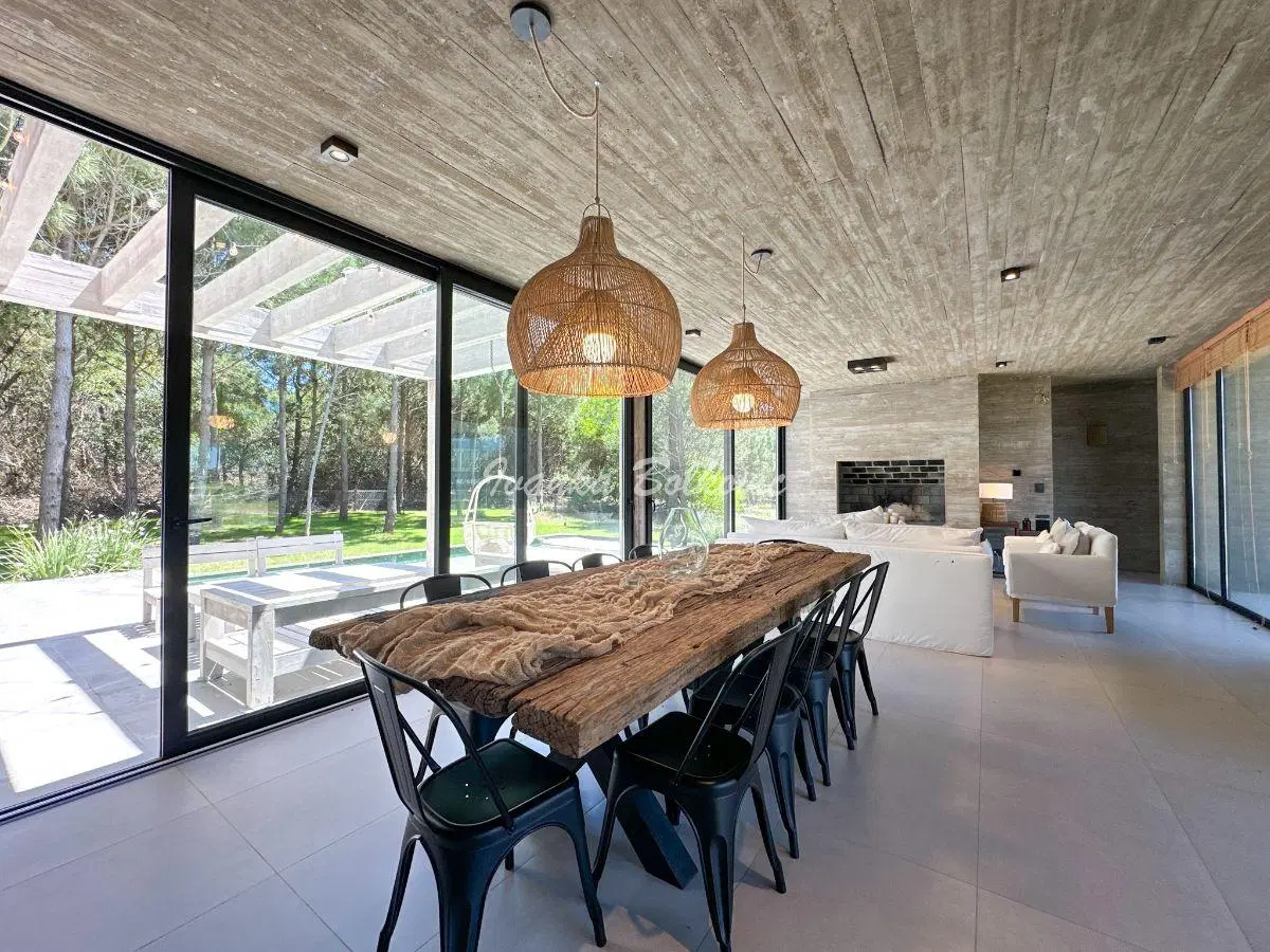 Casa de 360 m2 Venta Diseño Minimalista, Piscina y Vistas Al Mar Costa Esmeralda 3
