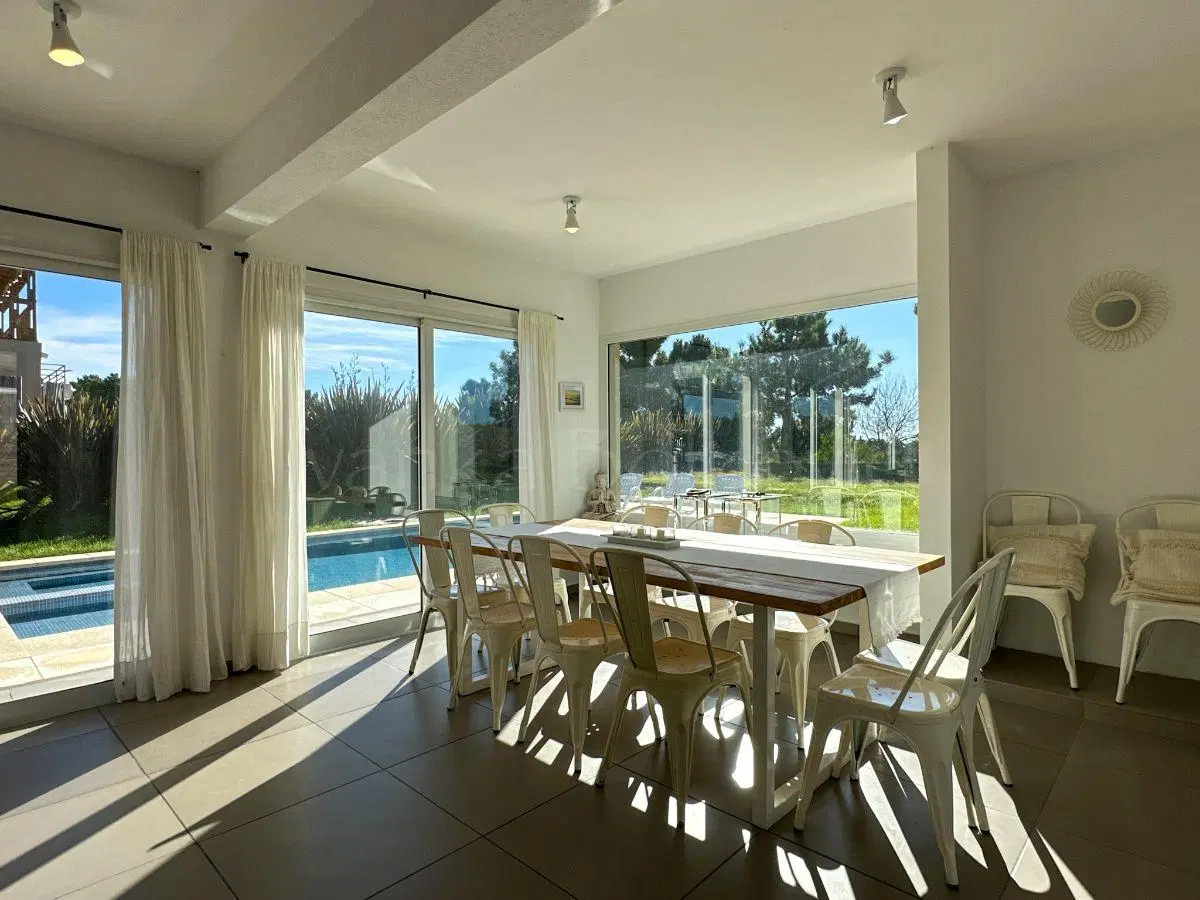 Venta Casa 288 M2 Costa Esmeralda Con Piscina Sobre Loma 8