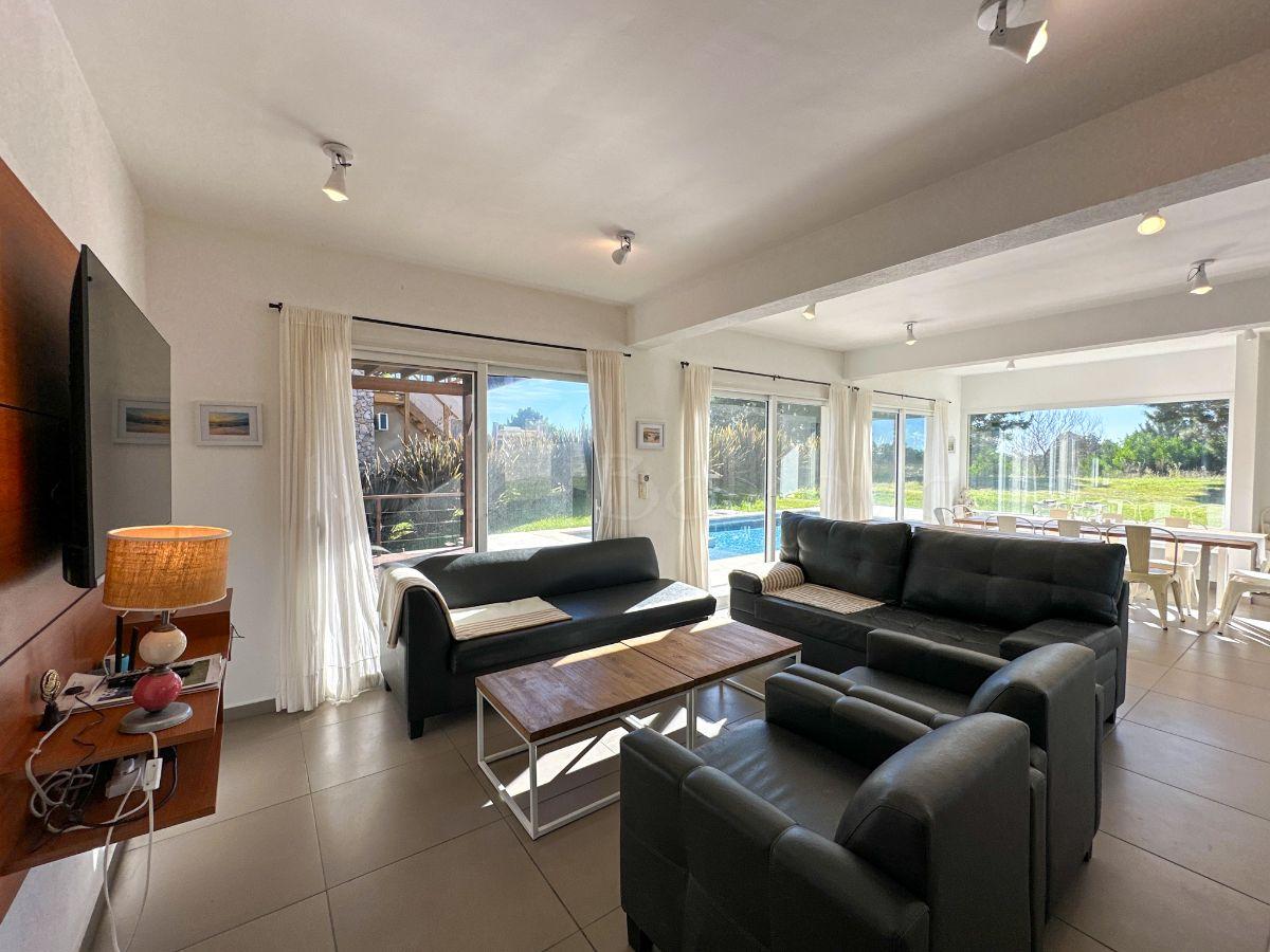 Foto de Venta Casa 288 M2 Costa Esmeralda Con Piscina Sobre Loma, imagen 3