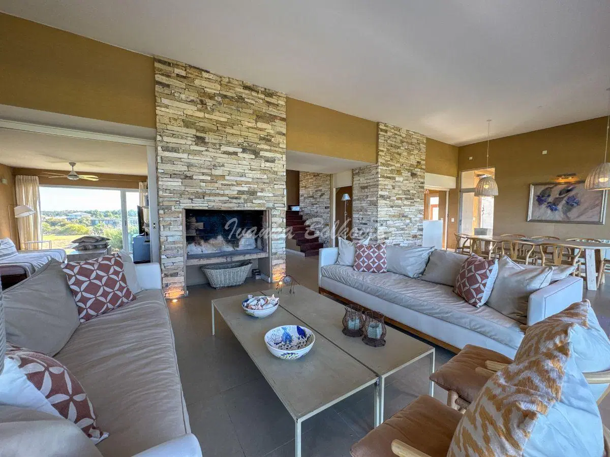 Venta Casa de 430 m² Exclusivas Vistas a La Laguna y El Golf Costa Esmeralda 3