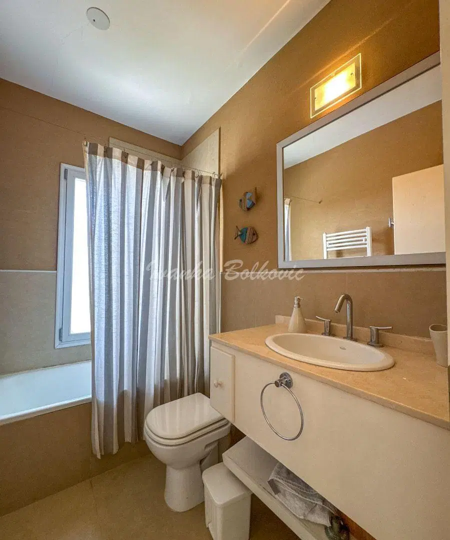 Venta Casa de 430 m² Exclusivas Vistas a La Laguna y El Golf Costa Esmeralda 2