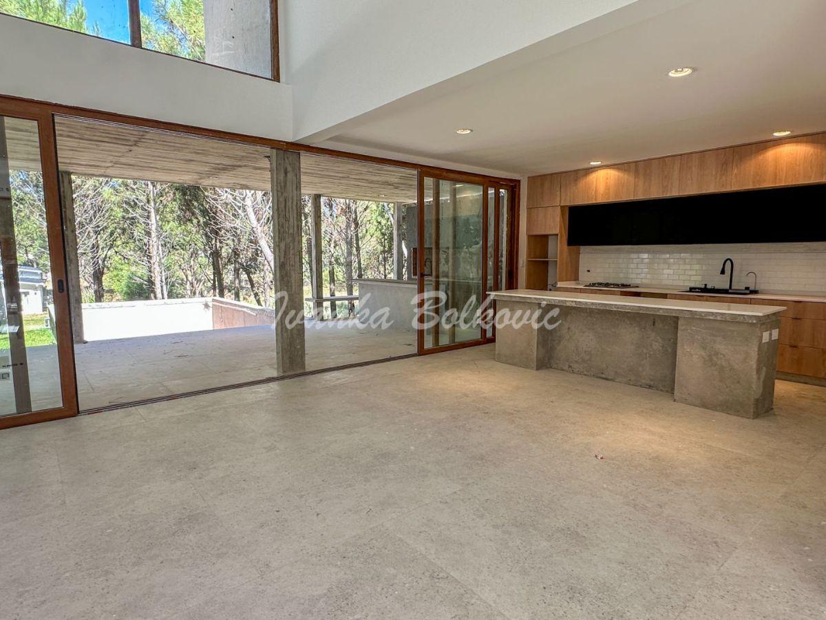 Venta Casa de 297 m² a Estrenar 5 Dorm. - 4 en Suite Costa Esmeralda
