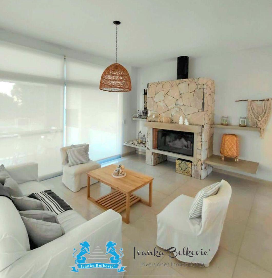 Foto de Casa de 165 m² con 3 dormitorios en Venta con Pileta en Costa Esmeralda, imagen 3