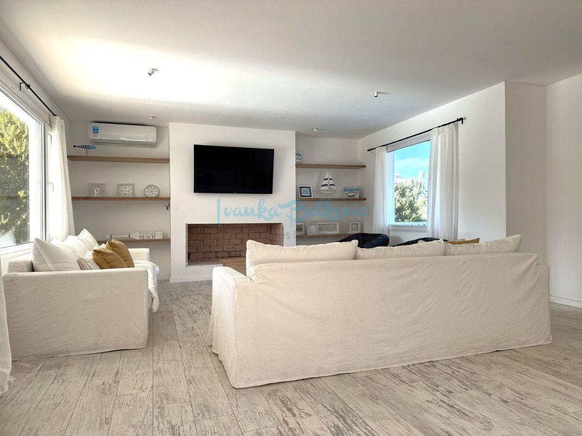 Foto de Alquiler Verano 2027 Casa 5 Dorm. Pileta Costa Esmeralda, imagen 2