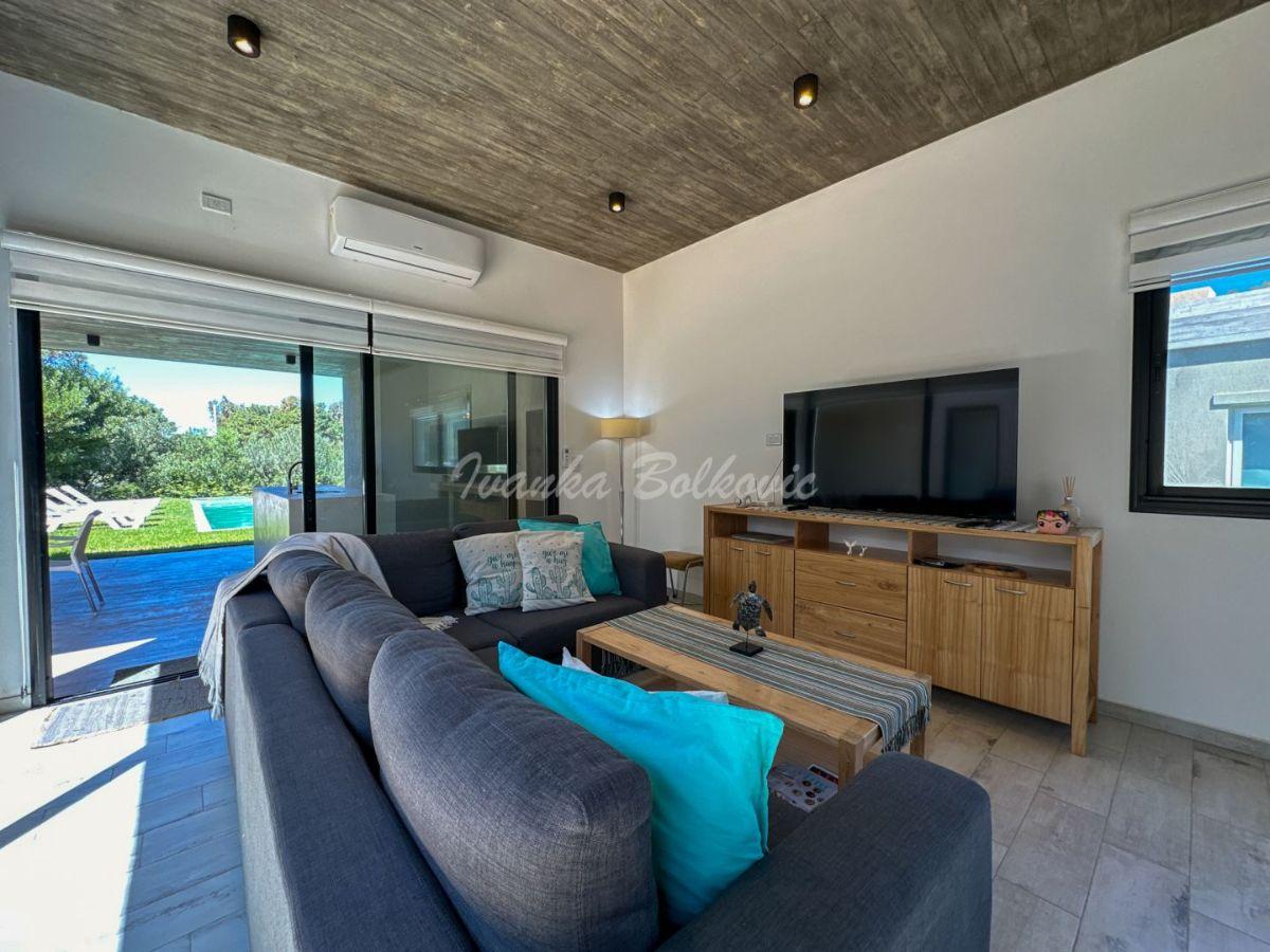 Foto de Alquiler Verano 2027 Casa 3 Dorm. Pileta Costa Esmeralda, imagen 1