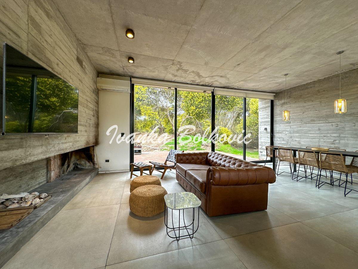 Foto de Venta Casa De Hormigón Visto En Punta Médanos - 3 Dorm 3 Baños, imagen 1
