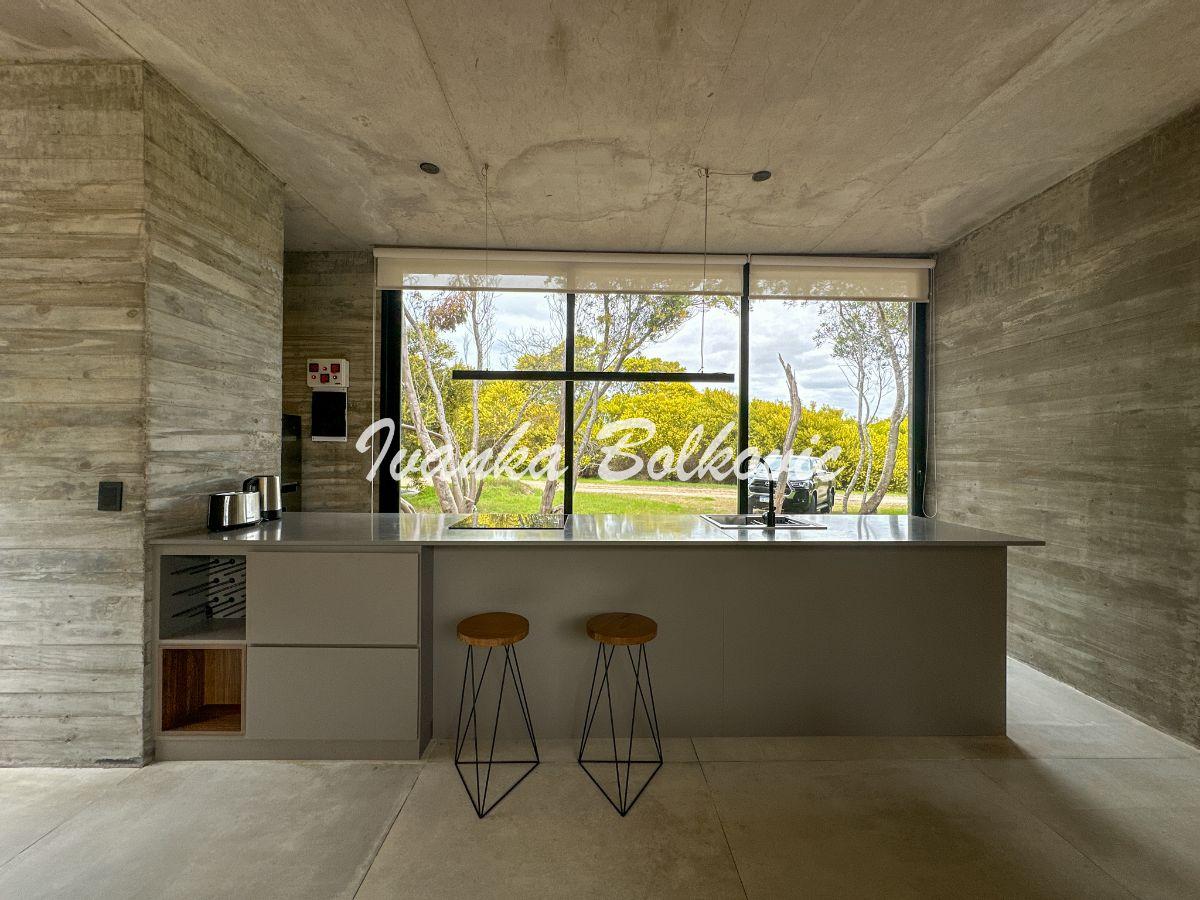 Foto de Venta Casa De Hormigón Visto En Punta Médanos - 3 Dorm 3 Baños, imagen 3