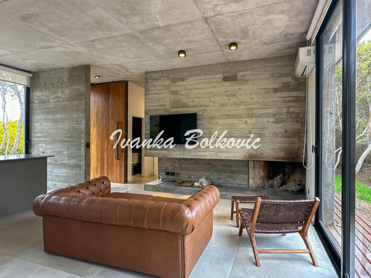 Foto de Venta Casa De Hormigón Visto En Punta Médanos - 3 Dorm 3 Baños, imagen 2