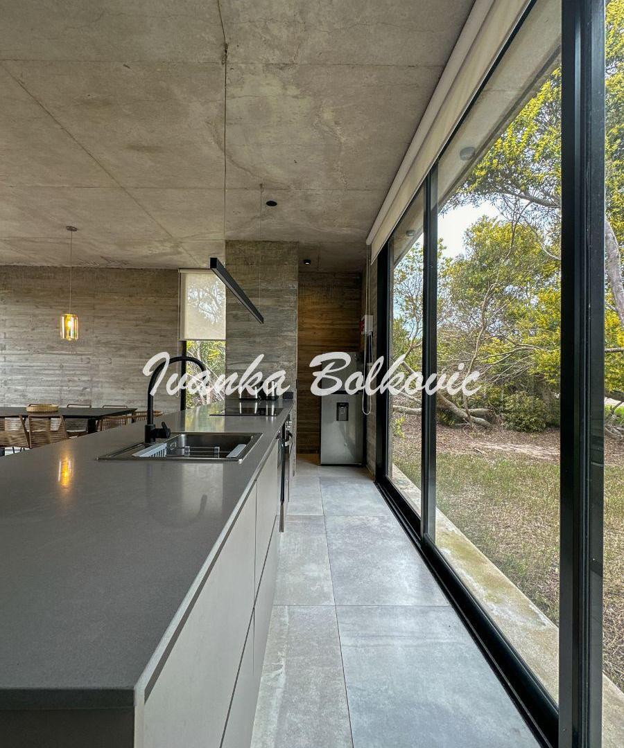 Foto de Venta Casa De Hormigón Visto En Punta Médanos - 3 Dorm 3 Baños, imagen 4