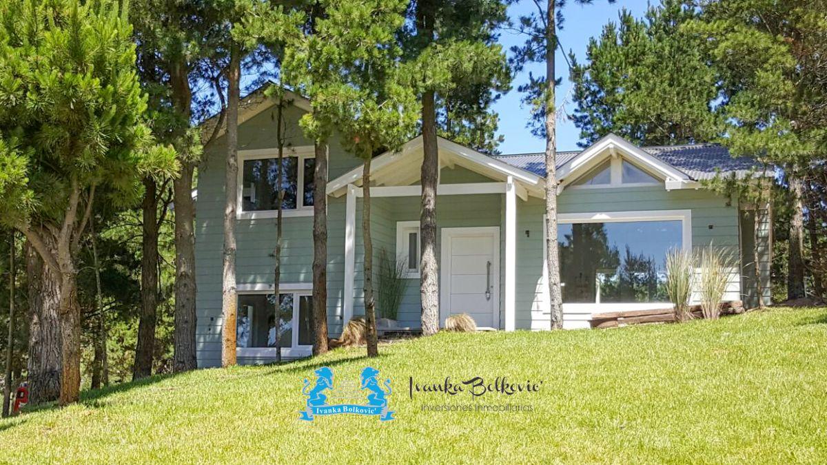 Venta Casa Diseño Californiano y Confort en Barrio Deportivo II, Costa Esmeralda