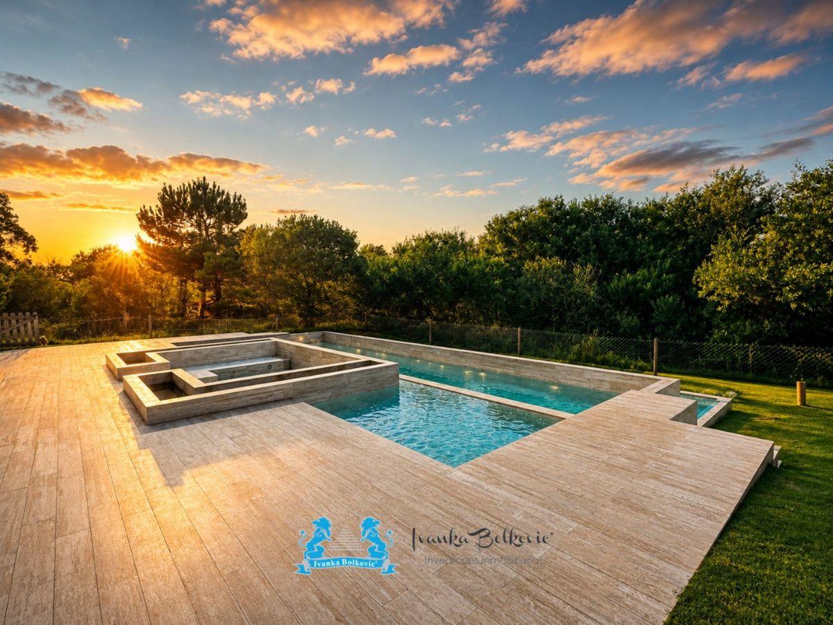 Foto de Venta Tremenda Casa 6 Dormitorios - 500 m² a Estrena Costa Esmeralda, imagen 1
