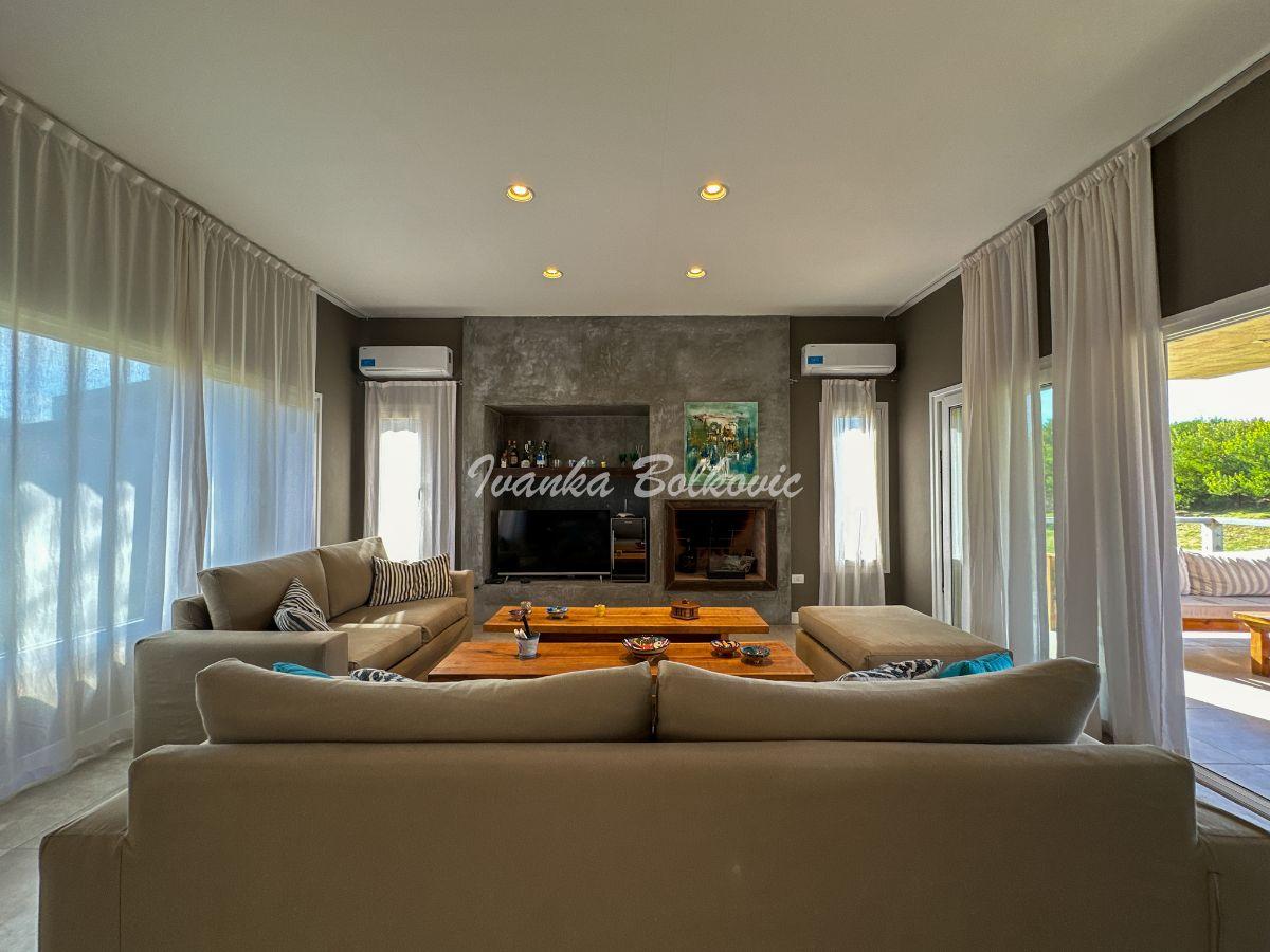 Foto de Venta Casa De 240 M2 4 Dorm. Barrio Golf - Costa Esmeralda Piscina, imagen 5