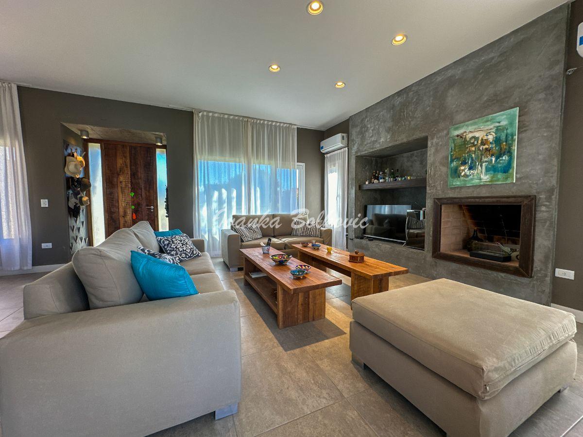 Foto de Venta Casa De 240 M2 4 Dorm. Barrio Golf - Costa Esmeralda Piscina, imagen 3
