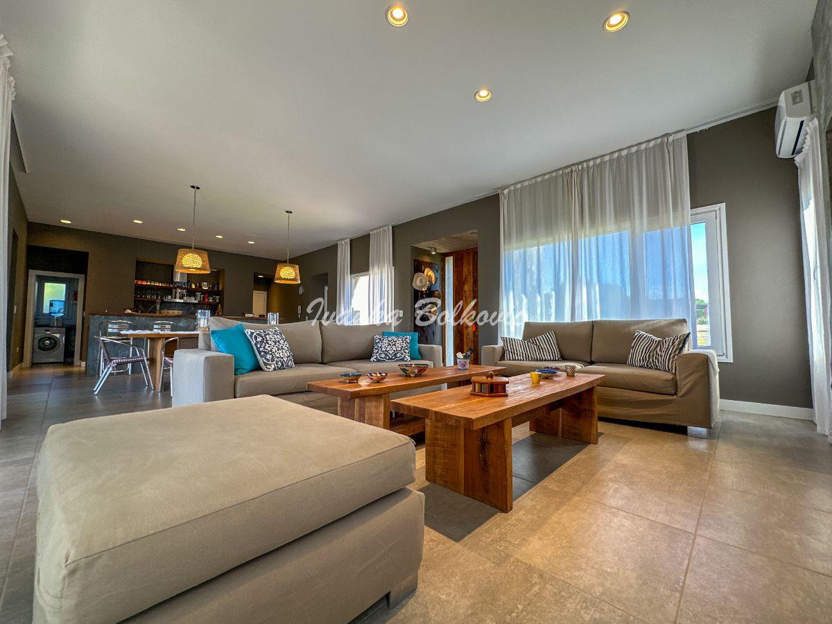 Foto de Venta Casa De 240 M2 4 Dorm. Barrio Golf - Costa Esmeralda Piscina, imagen 4