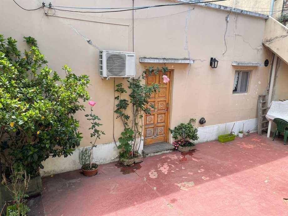 Casa en Venta Multifamiliar - 5 Ambientes con Cochera y Patio en Tigre/ Tigre Centro 2