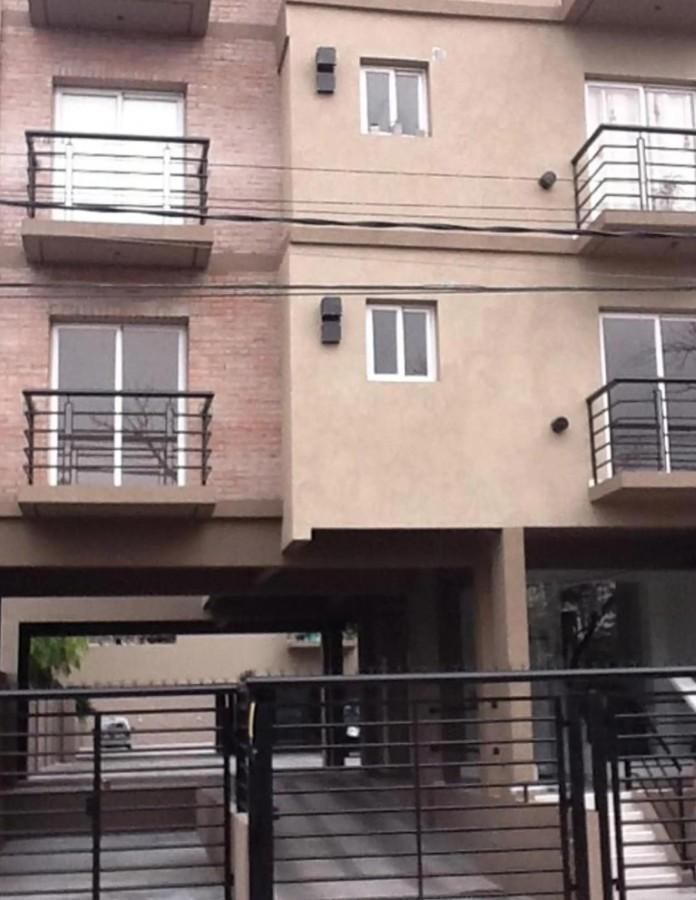 Departamento en venta en dúplex 2 ambientes con cochera en Tigre Centro