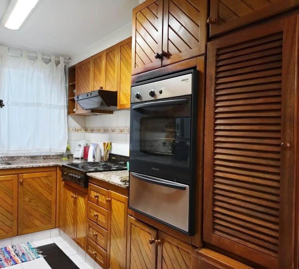 VENTA Departamento 4 Dormitorios con Comodín y Cochera