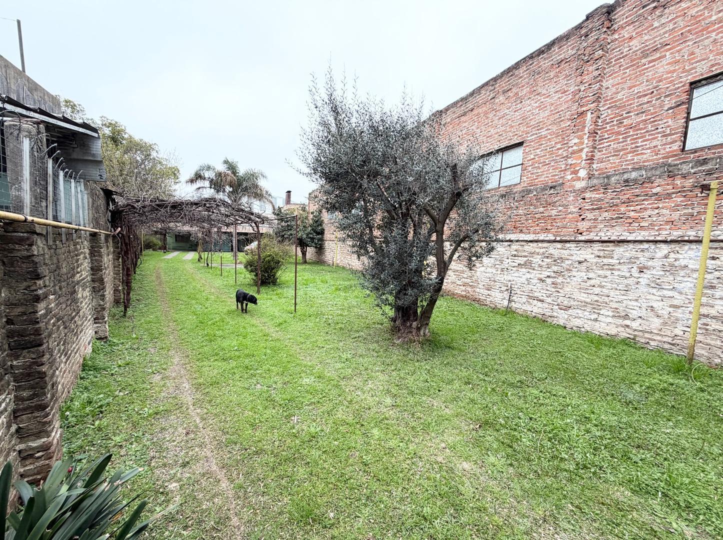 Foto de VENTA Terreno de 767 m² | Casa y Galpón | Castellanos 2400, imagen 2