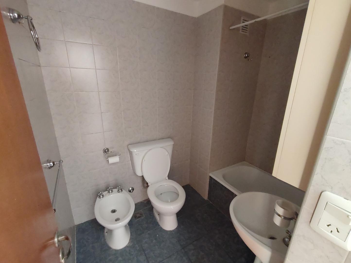 Foto de ALQUILER Semipiso 1 Dormitorio con Cochera | Zeballos 1200, imagen 4