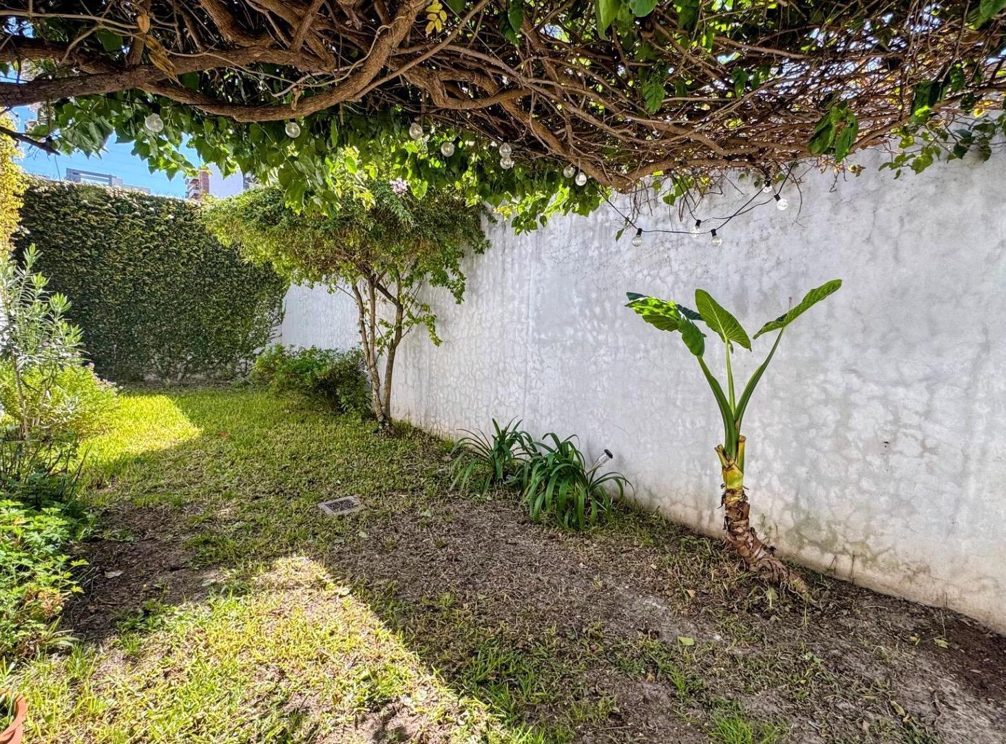 Foto de Venta duplex 3 amb tipo casa con jardín y cochera en Coghlan, imagen 4
