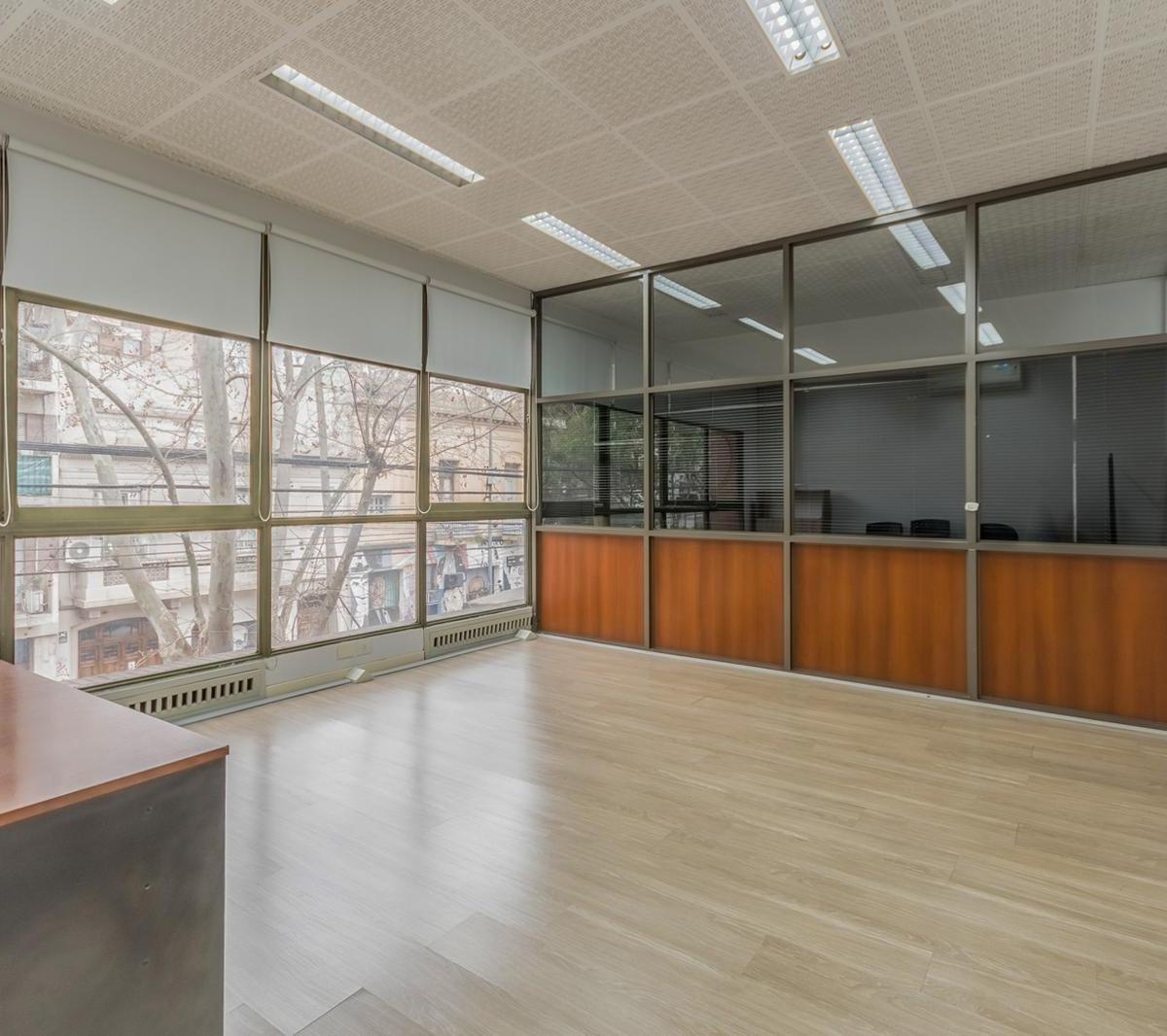 Venta Importante Propiedad Comercial de Doble Frente con Portón Levadizo Para Camiones, en Almagro 3