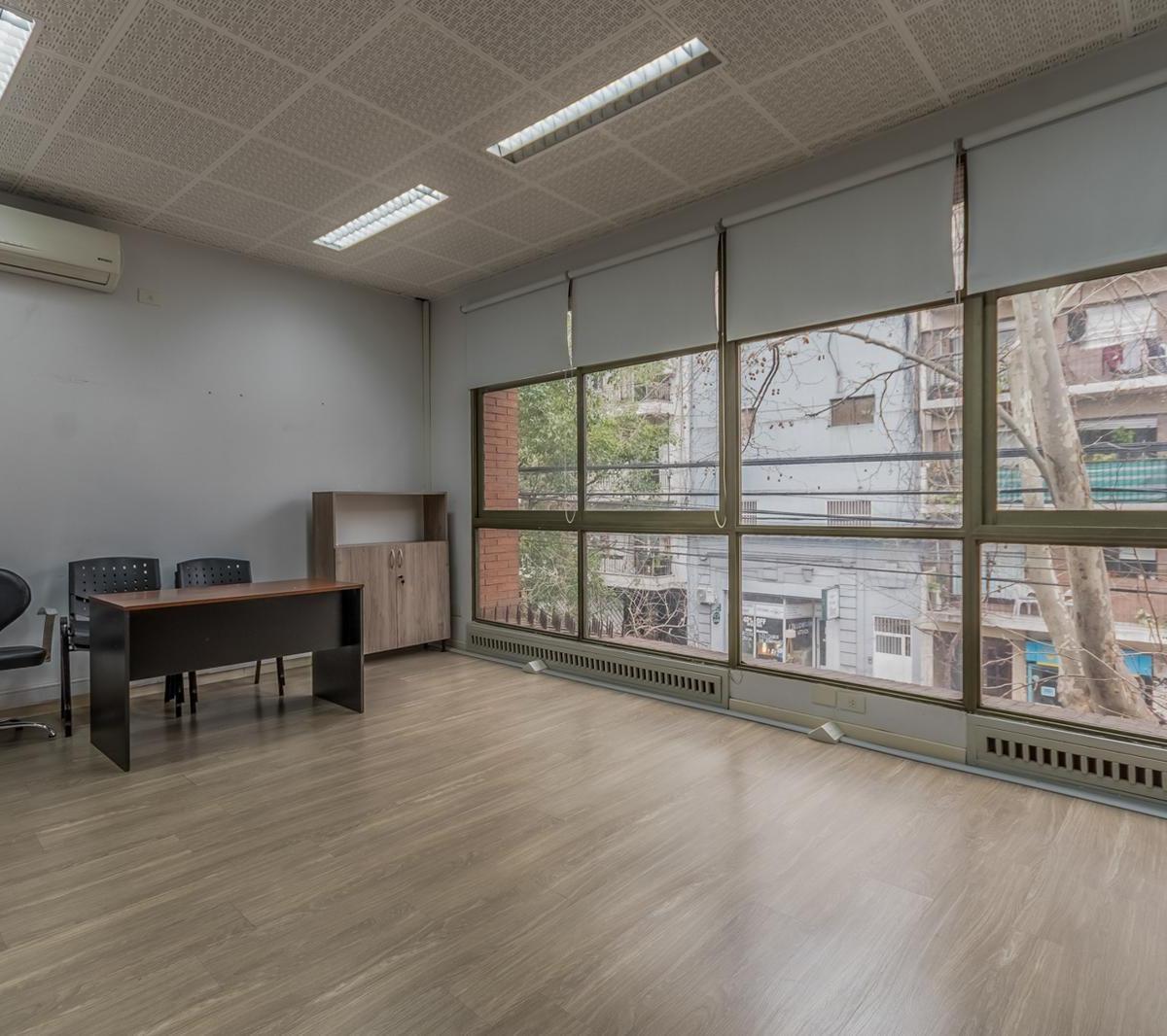Venta Importante Propiedad Comercial de Doble Frente con Portón Levadizo Para Camiones, en Almagro 2