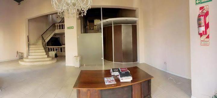 VENTA CON RENTA RECICLADA CON HABILITACIÓN PARA CENTRO DE ESTÉTICA Y CONSULTORIO EN CONSTITUCIÓN 1