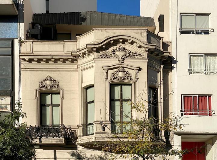 VENTA CON RENTA RECICLADA CON HABILITACIÓN PARA CENTRO DE ESTÉTICA Y CONSULTORIO EN CONSTITUCIÓN 3
