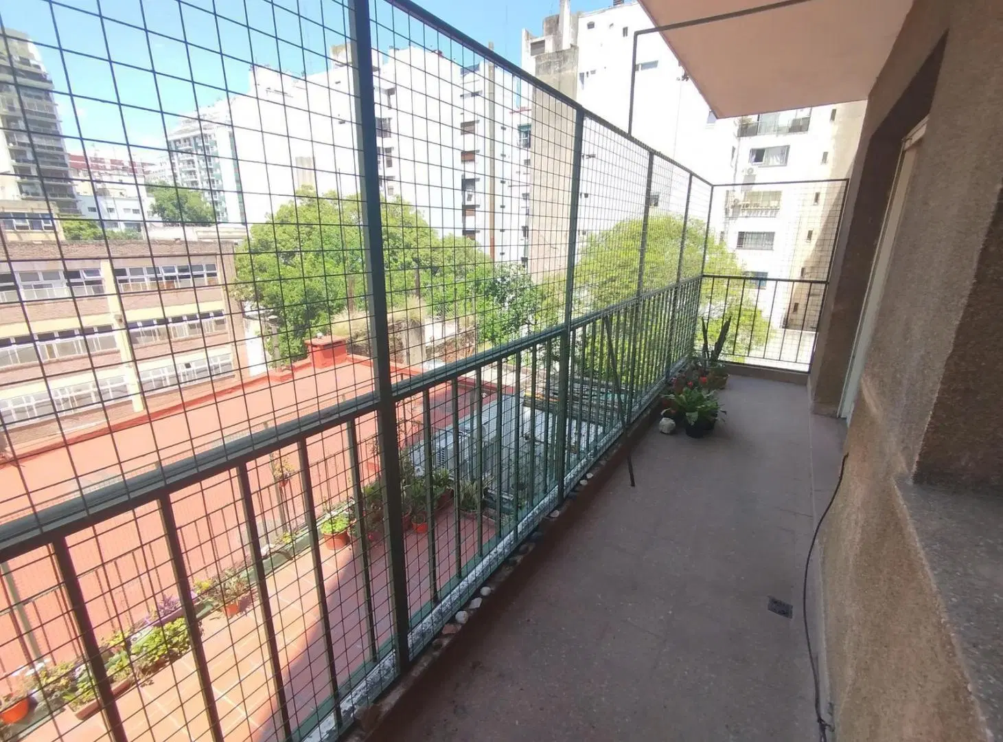 VENTA DEPARTAMENTO EN TORRE 4 AMBIENTES CON BALCON Y COCHERA EN CABALLITO APTO CREDITO HIPOTECARIO 5