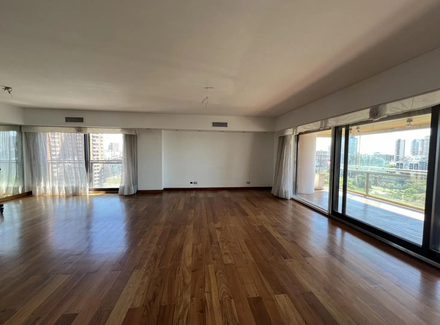 Torre Forum, Venta con renta Departamento de 4 Ambientes, 3 Suites, 2 Cocheras, en Palermo, Permuta 2