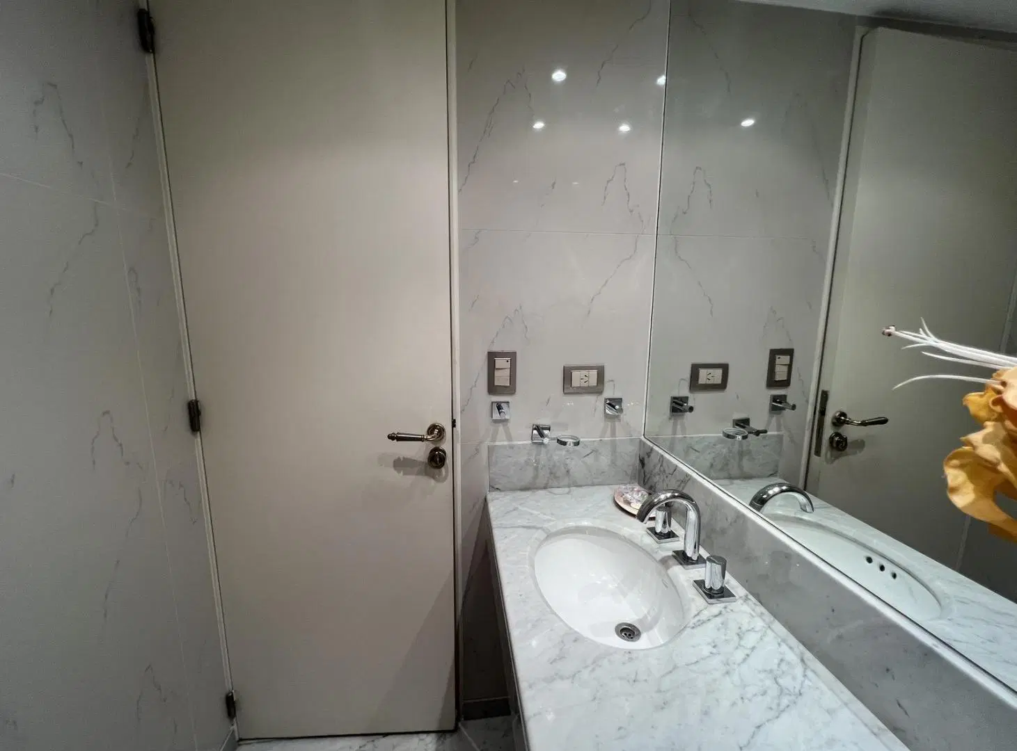 Torre Forum, Venta con renta Departamento de 4 Ambientes, 3 Suites, 2 Cocheras, en Palermo, Permuta 5
