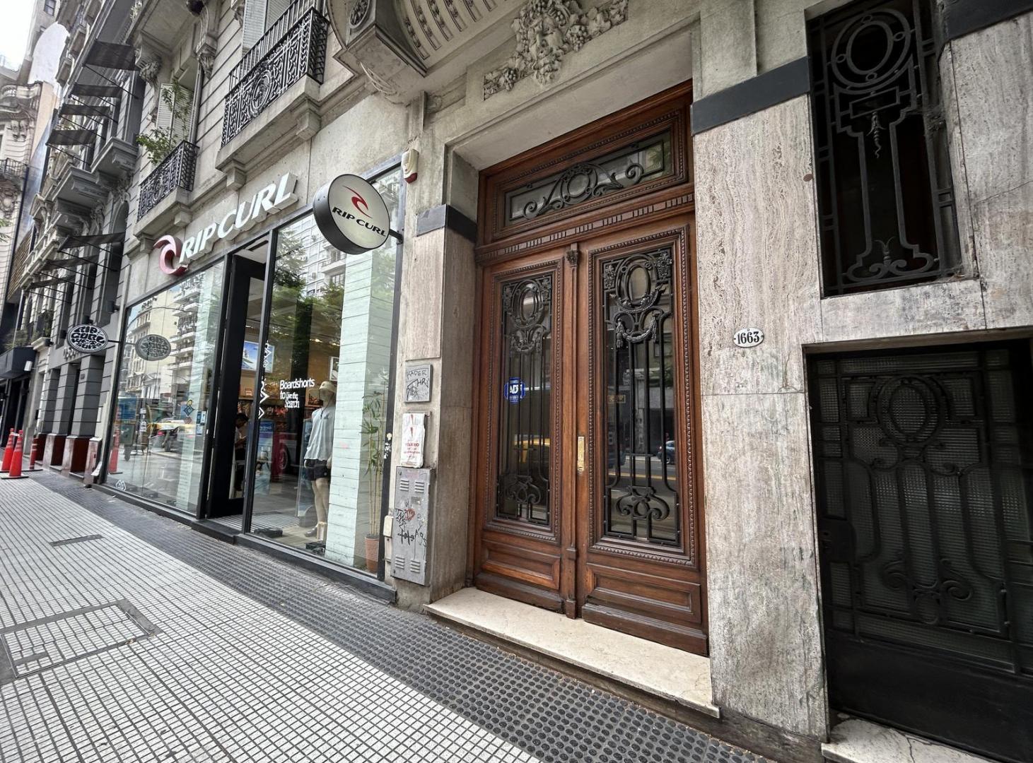 VENTA PISO DEPARTAMENTO 5 AMBIENTES CON DEPENDENCIAS EN RECOLETA