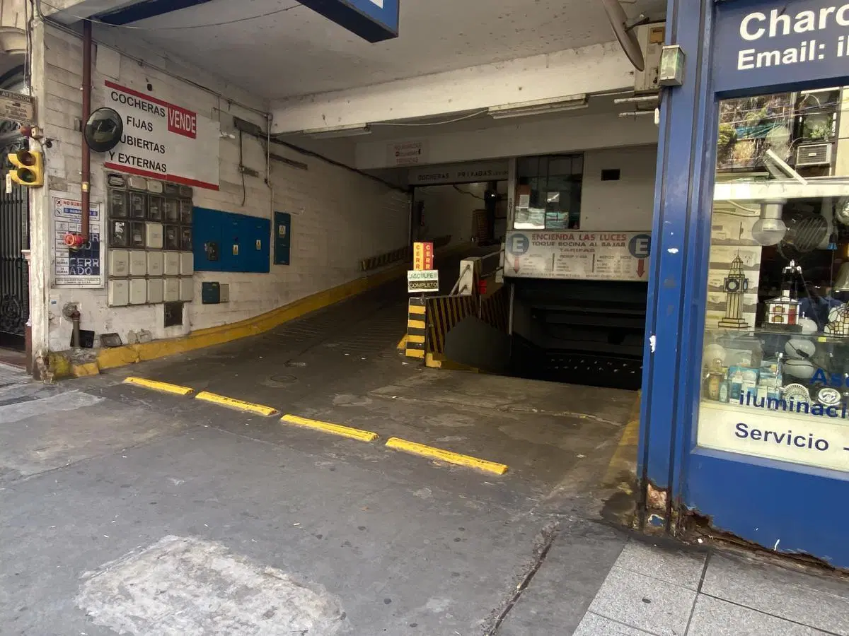 Venta cochera fija y cubierta por rampa en Barrio Norte / Recoleta 4