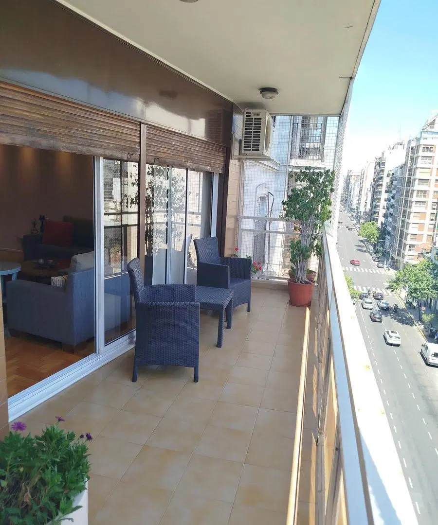 VENTA SEMIPISO DE 4 AMBIENTES CON DEPENDENCIA, COCHERA Y BAULERA ENTRE CABALLITO Y VILLA CRESPO 5