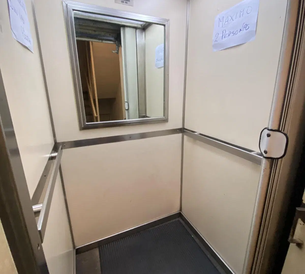 VENTA COCHERA FIJA Y CUBIERTA DE 12,34m², CÓMODA RAMPA, EN RECOLETA 4