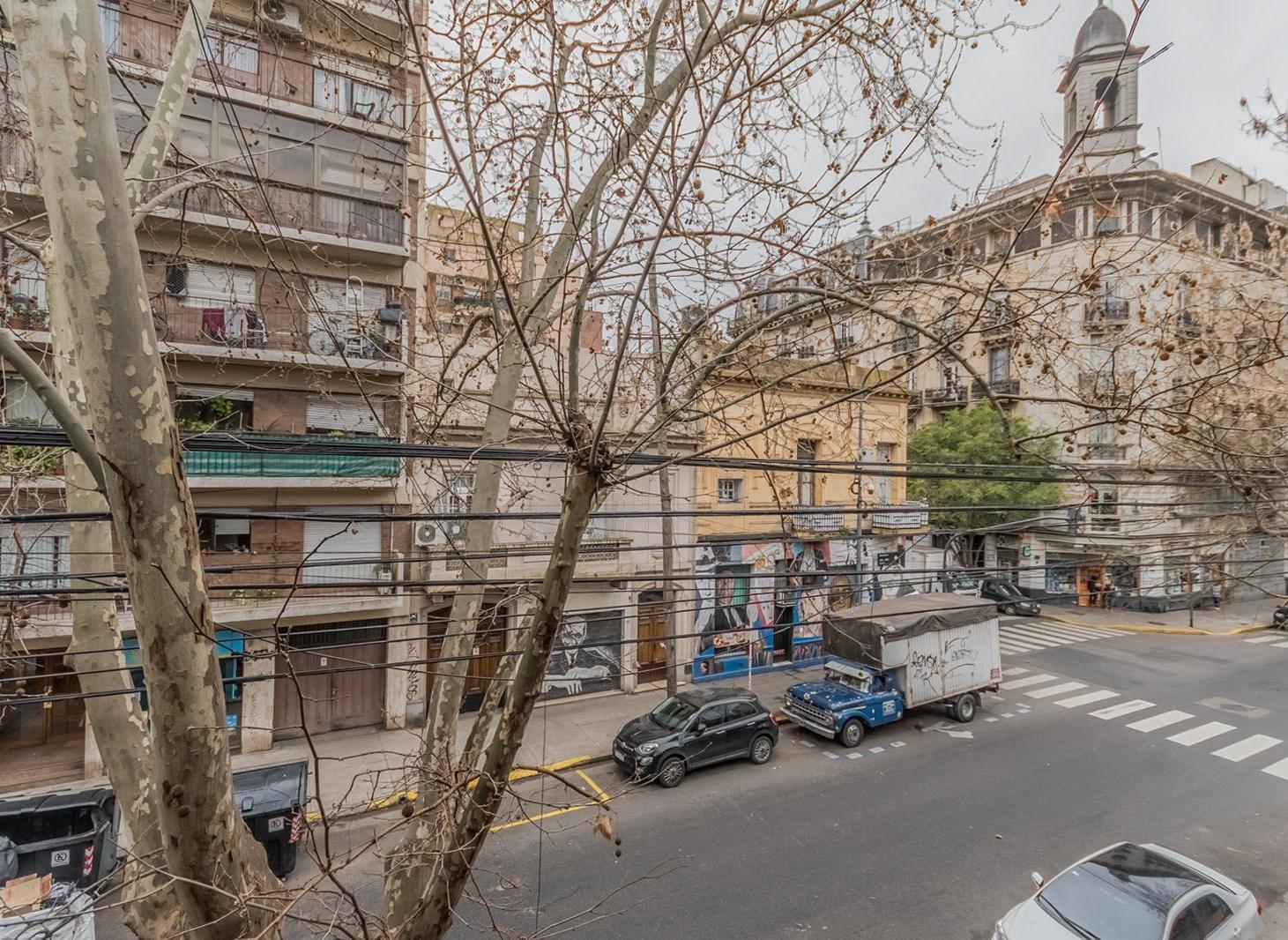 VENTA IMPORTANTE PROPIEDAD COMERCIAL, DOBLE FRENTE, PORTÓN LEVADIZO PARA CAMIONES, ALMAGRO