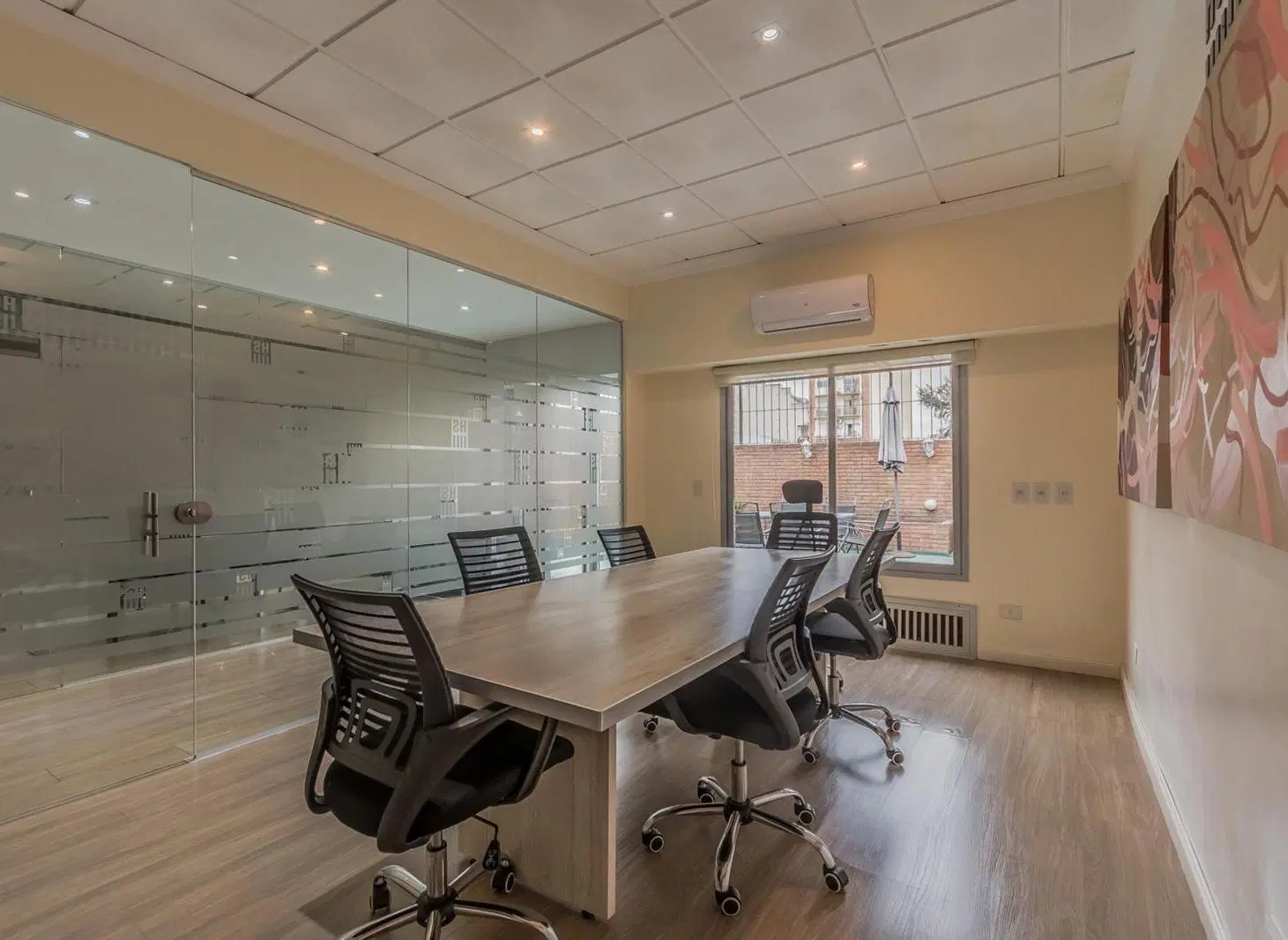 VENTA IMPORTANTE PROPIEDAD COMERCIAL, DOBLE FRENTE, PORTÓN LEVADIZO PARA CAMIONES, ALMAGRO 2