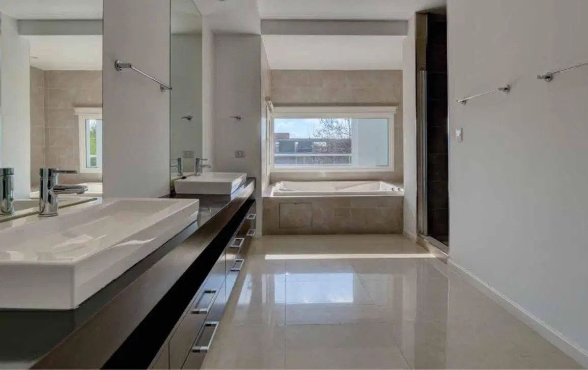 Casa 7 ambientes Barrio El Yacht Nordelta con muelle 2