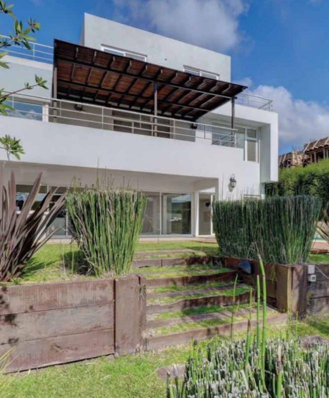 Casa 7 ambientes Barrio El Yacht Nordelta con muelle
