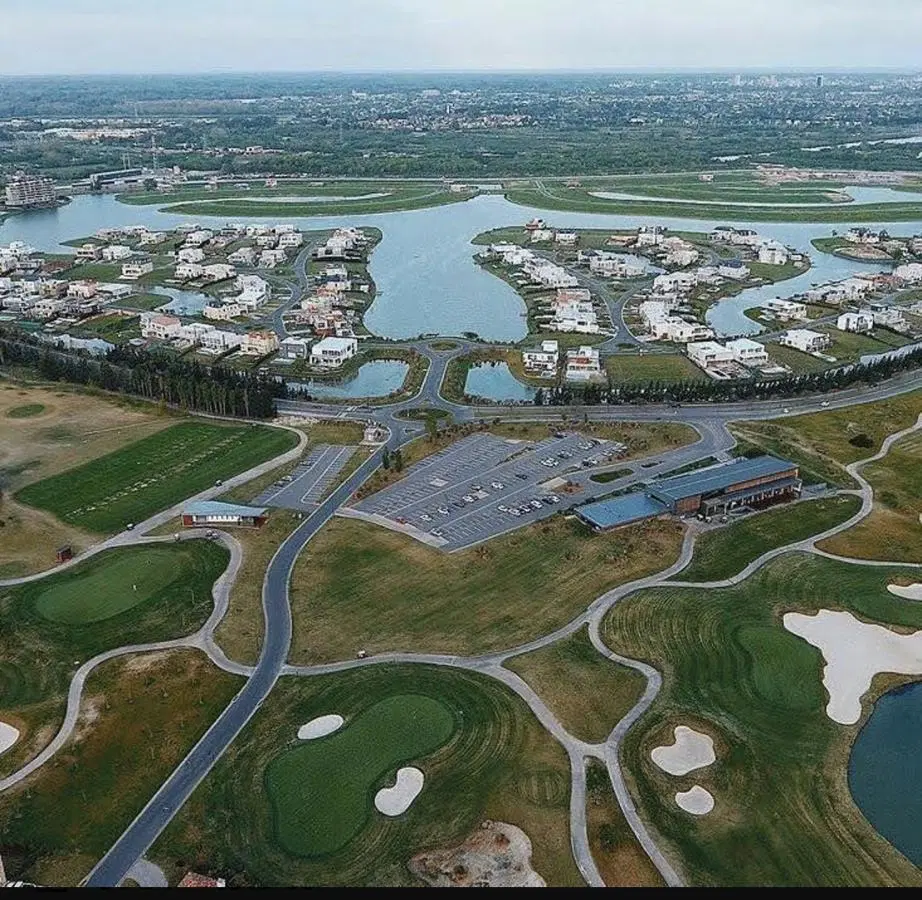 Lote en venta al lago central  en el Barrio Puentes, Nordelta 3