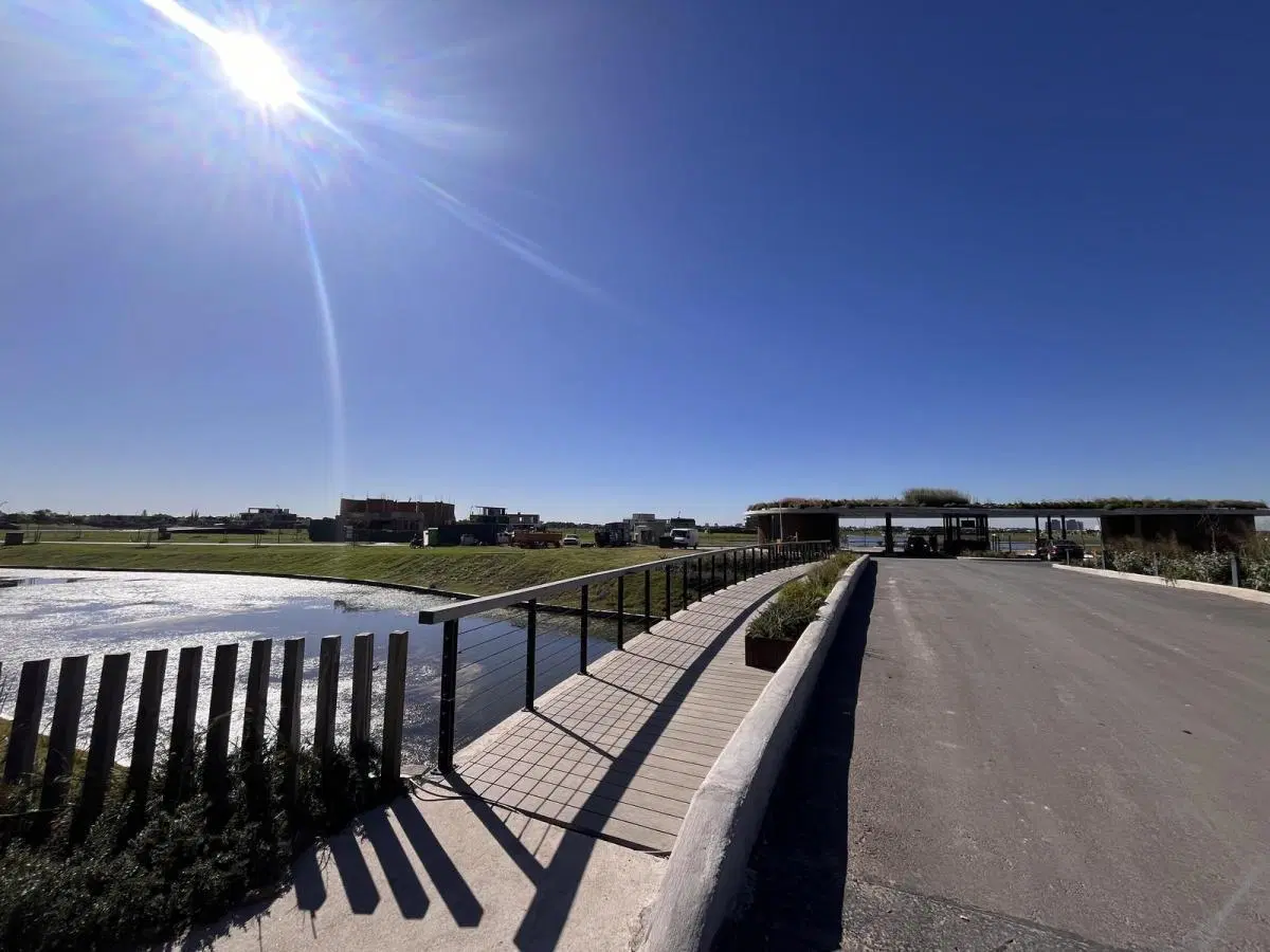 Lote en venta al lago central  en el Barrio Puentes, Nordelta 5