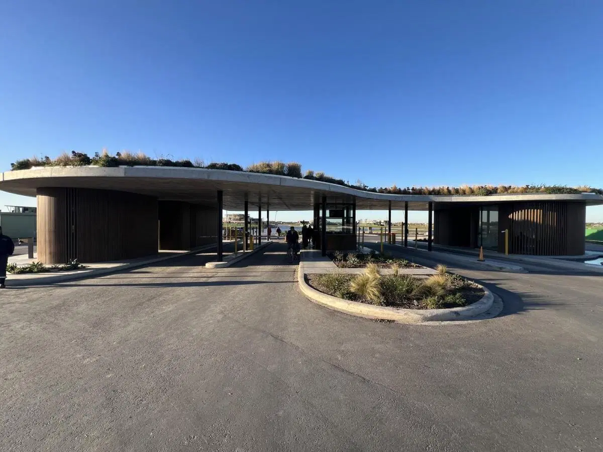 Lote en venta al lago central  en el Barrio Puentes, Nordelta 3