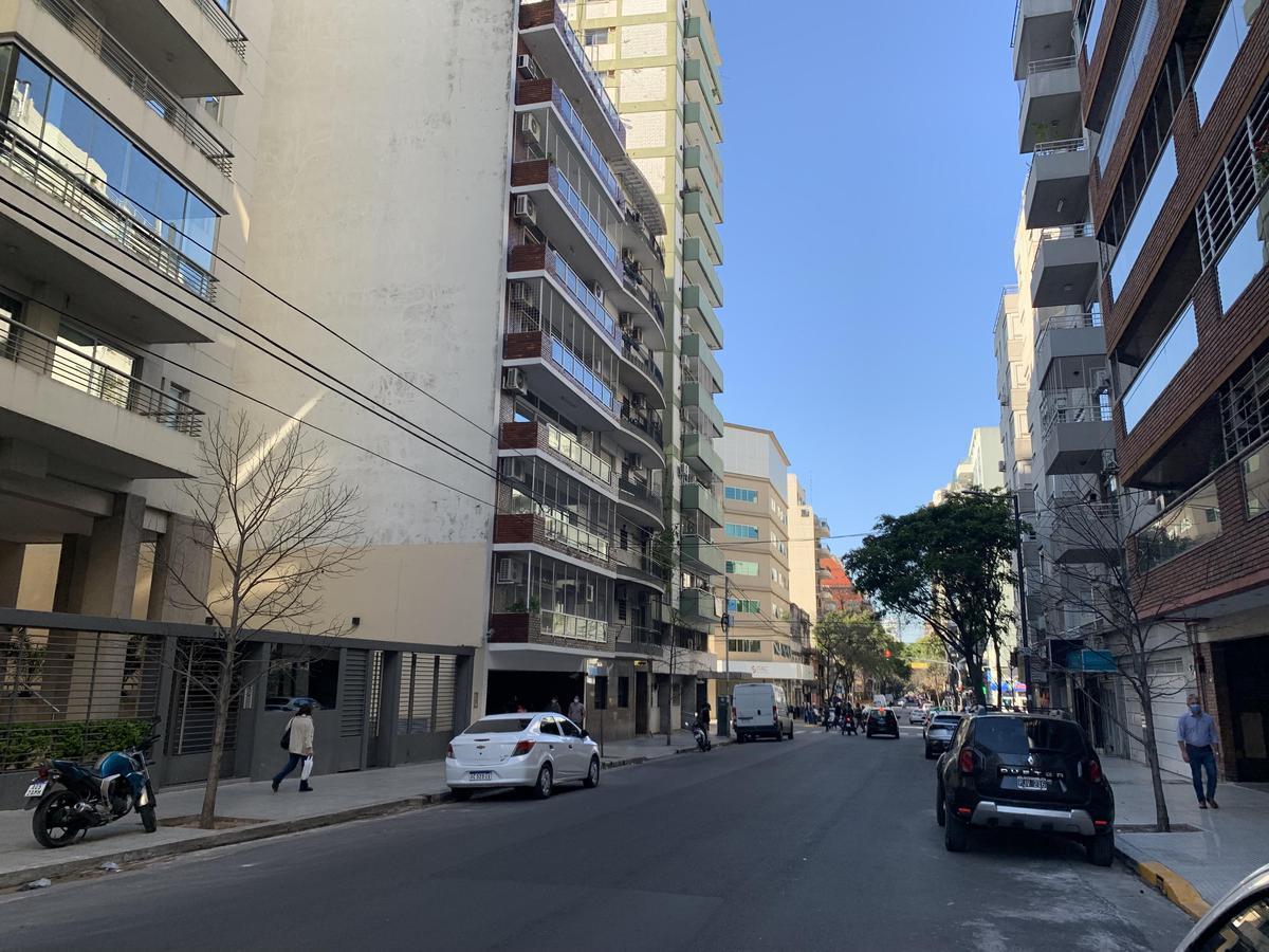VENTA COCHERA A ESTRENAR SOBRE AUSTRIA ENTRE JUNCAL Y BERUTI EN BARRIO NORTE