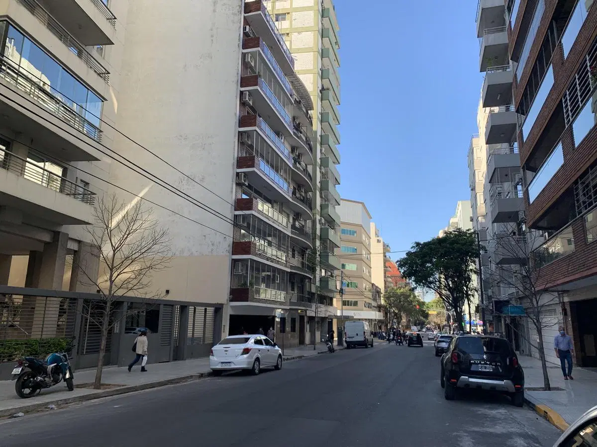 VENTA COCHERA A ESTRENAR SOBRE AUSTRIA ENTRE JUNCAL Y BERUTI EN BARRIO NORTE 2