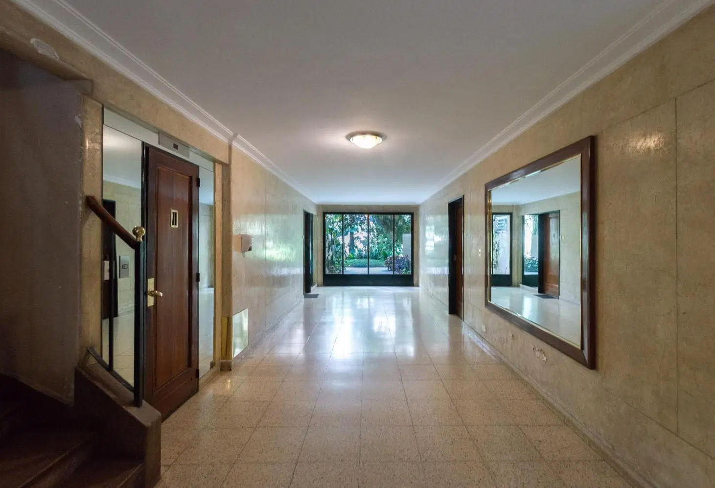 VENTA DEPARTAMENTO 2 AMBIENTES CON DOS PATIOS, EN BARRIO NORTE, APTO CREDITO Y PROFESIONAL 3
